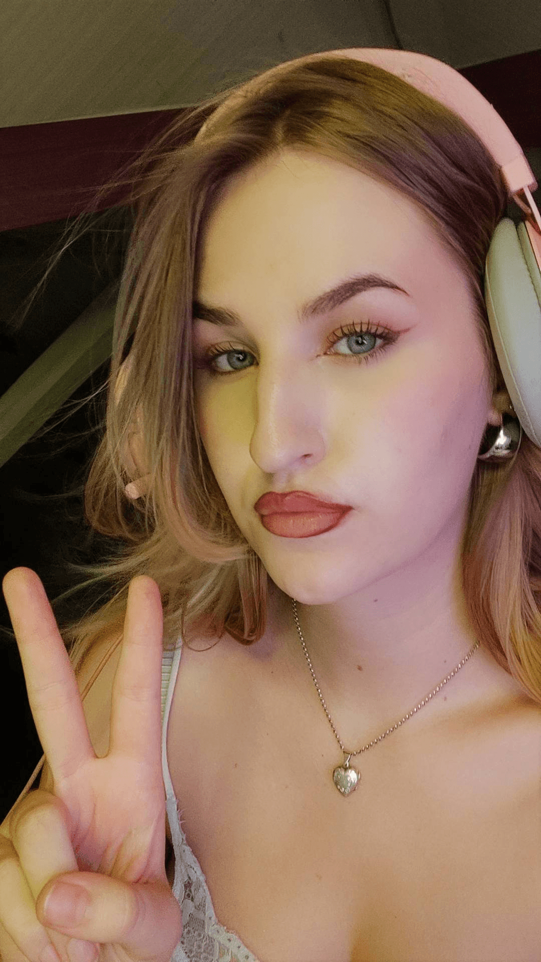 ✨ let's game & hang out! 💜