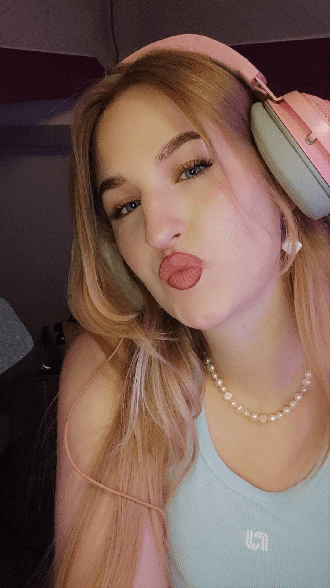 ୨୧ Available to Play ୨୧