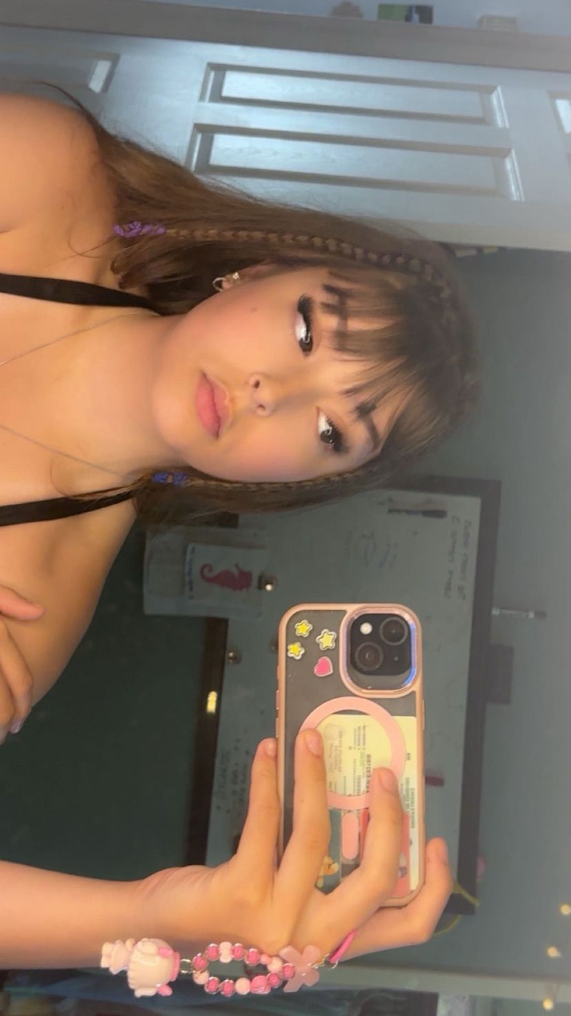 avail 4 vid calls snd custom content