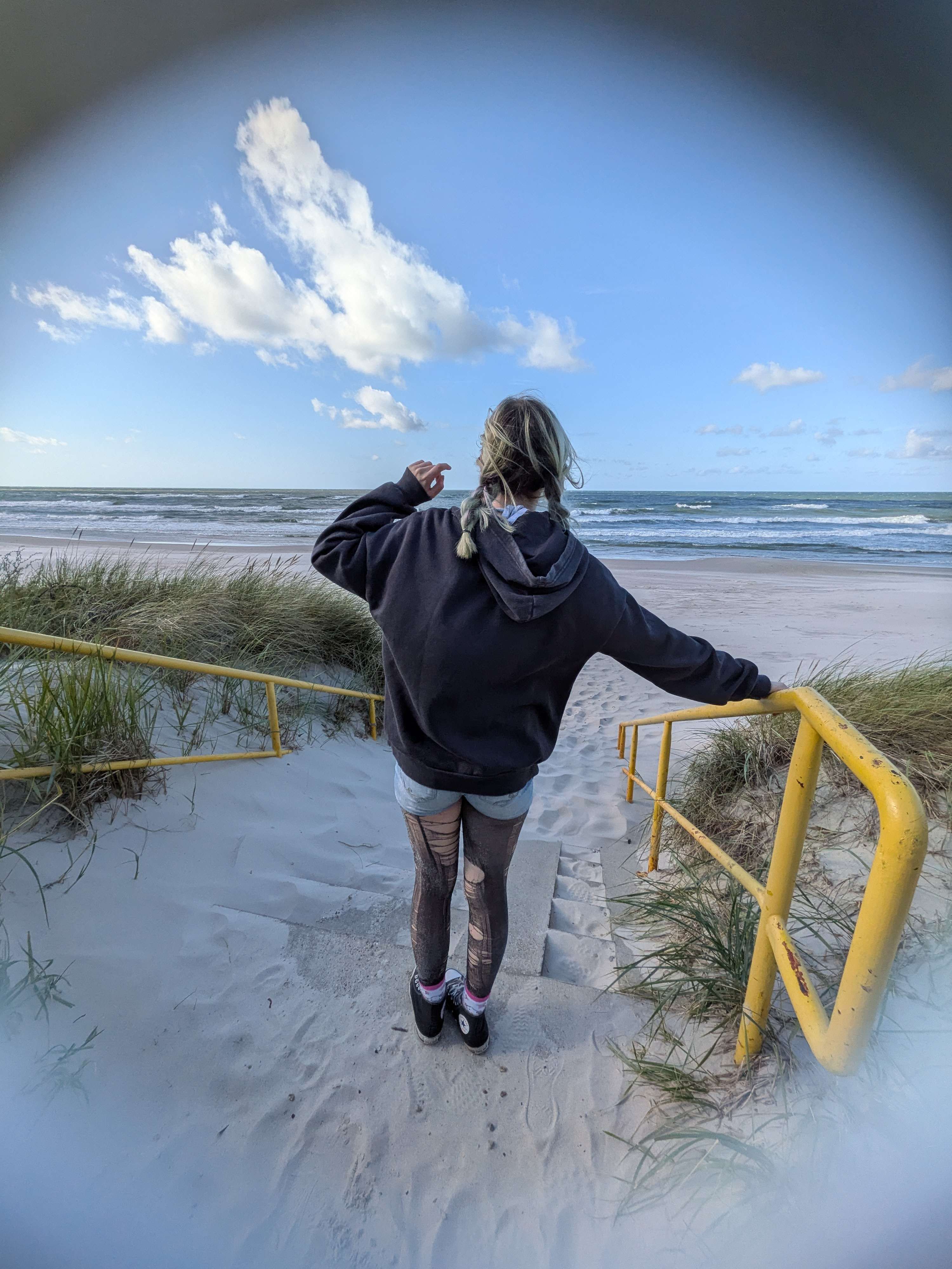 me on the beach ⚞^◕⩊◕^⚟