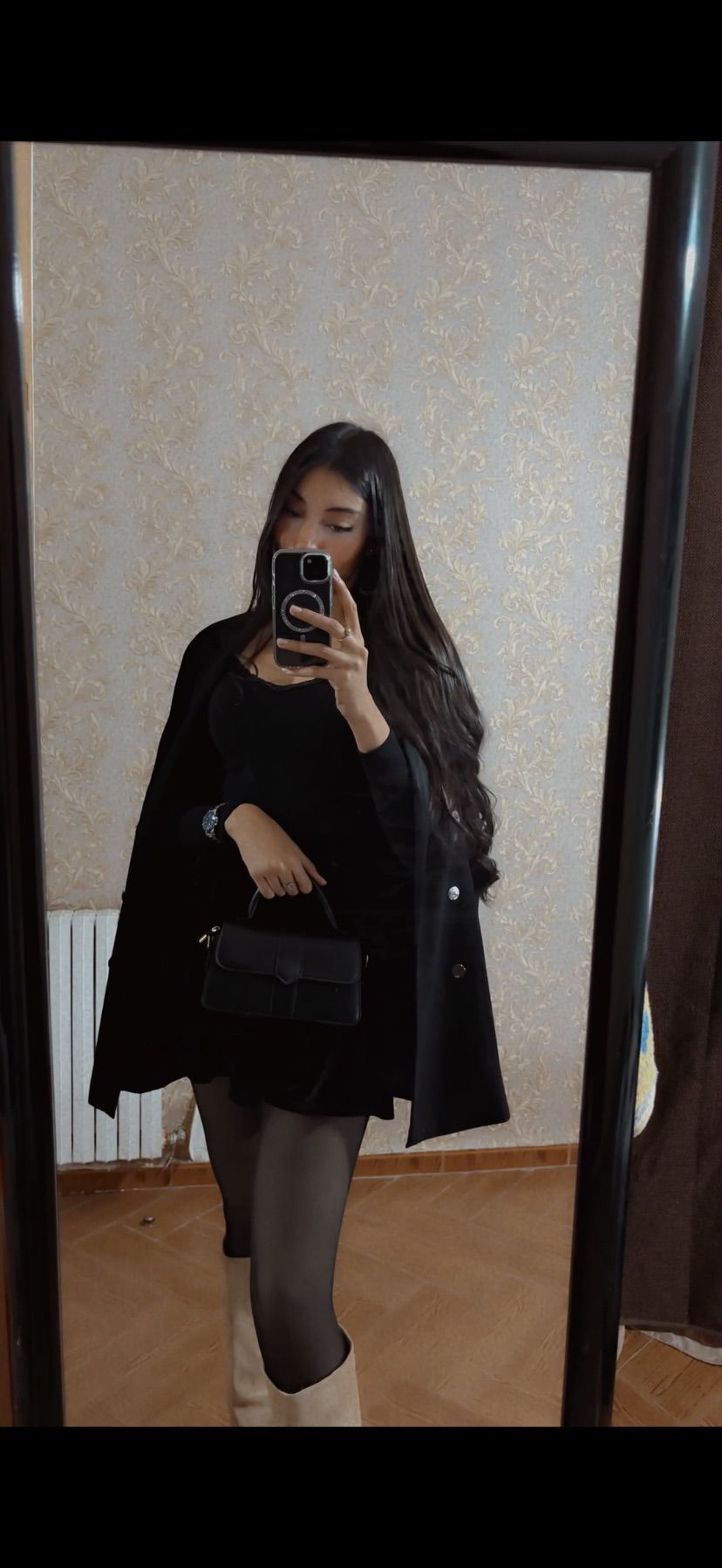 Just a little black dress moment 🖤