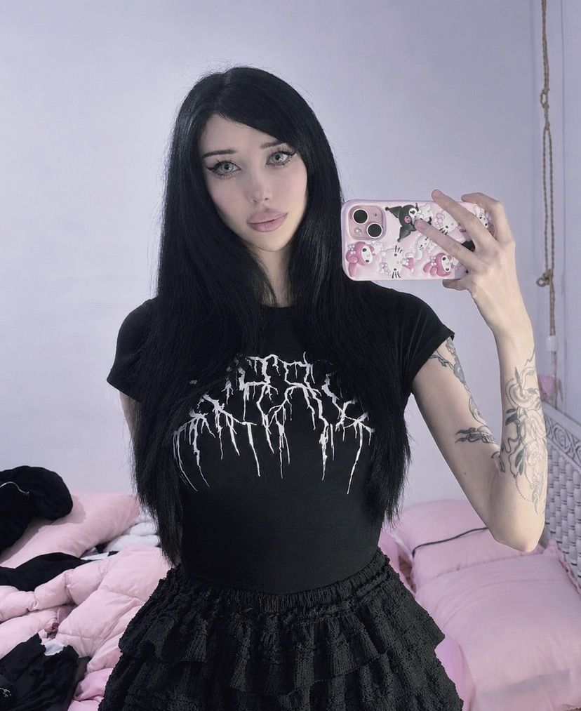 available for selfies and echat 🤍