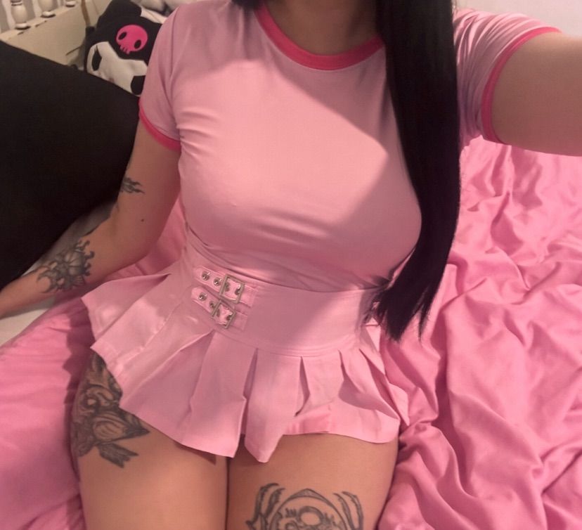 available for selfies and echat :3
