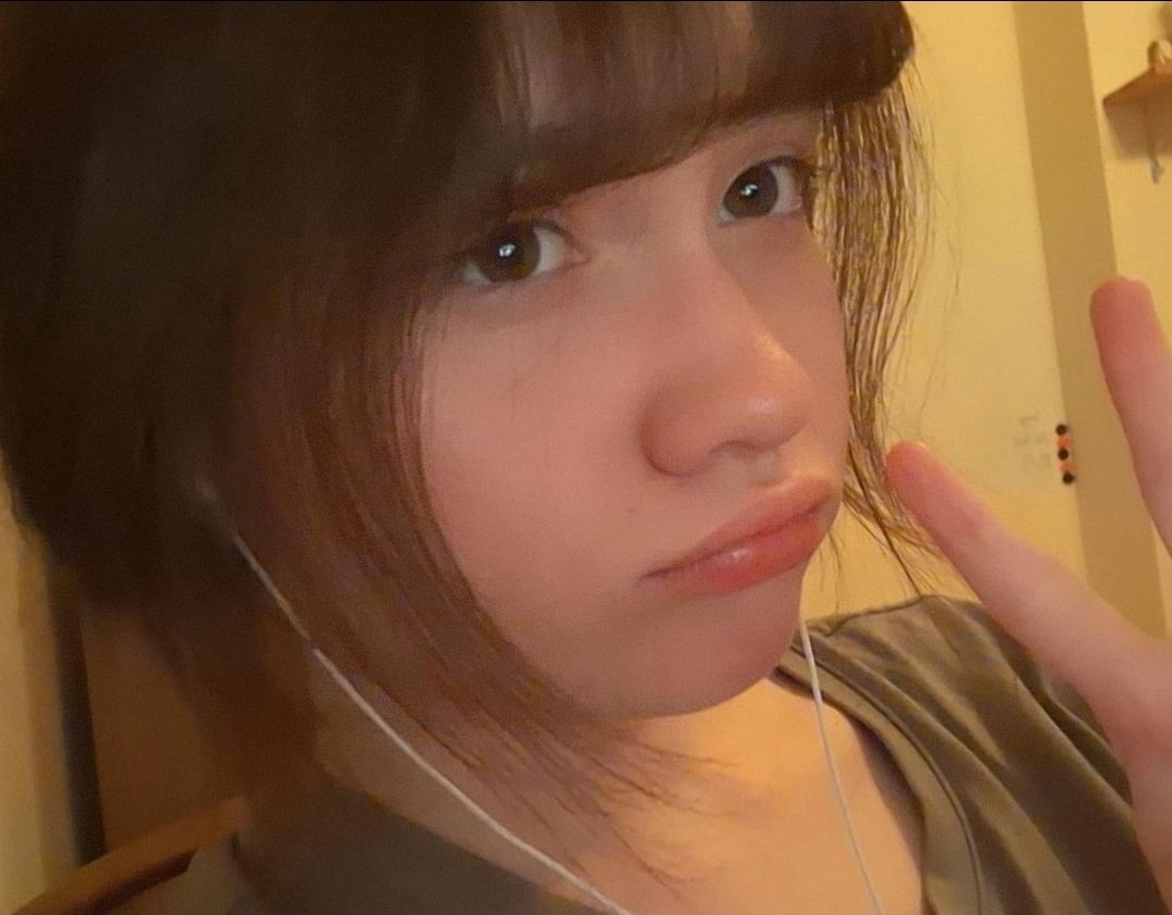 ~  ᕬ ᕬ
   („. .„)
 🍓⊂ ) Hewooo