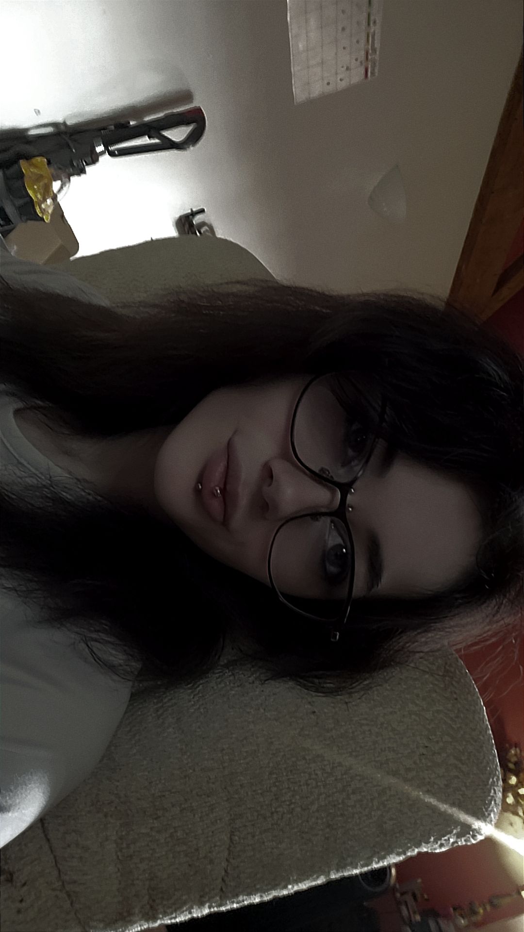 I hurt i fell yesterday :<