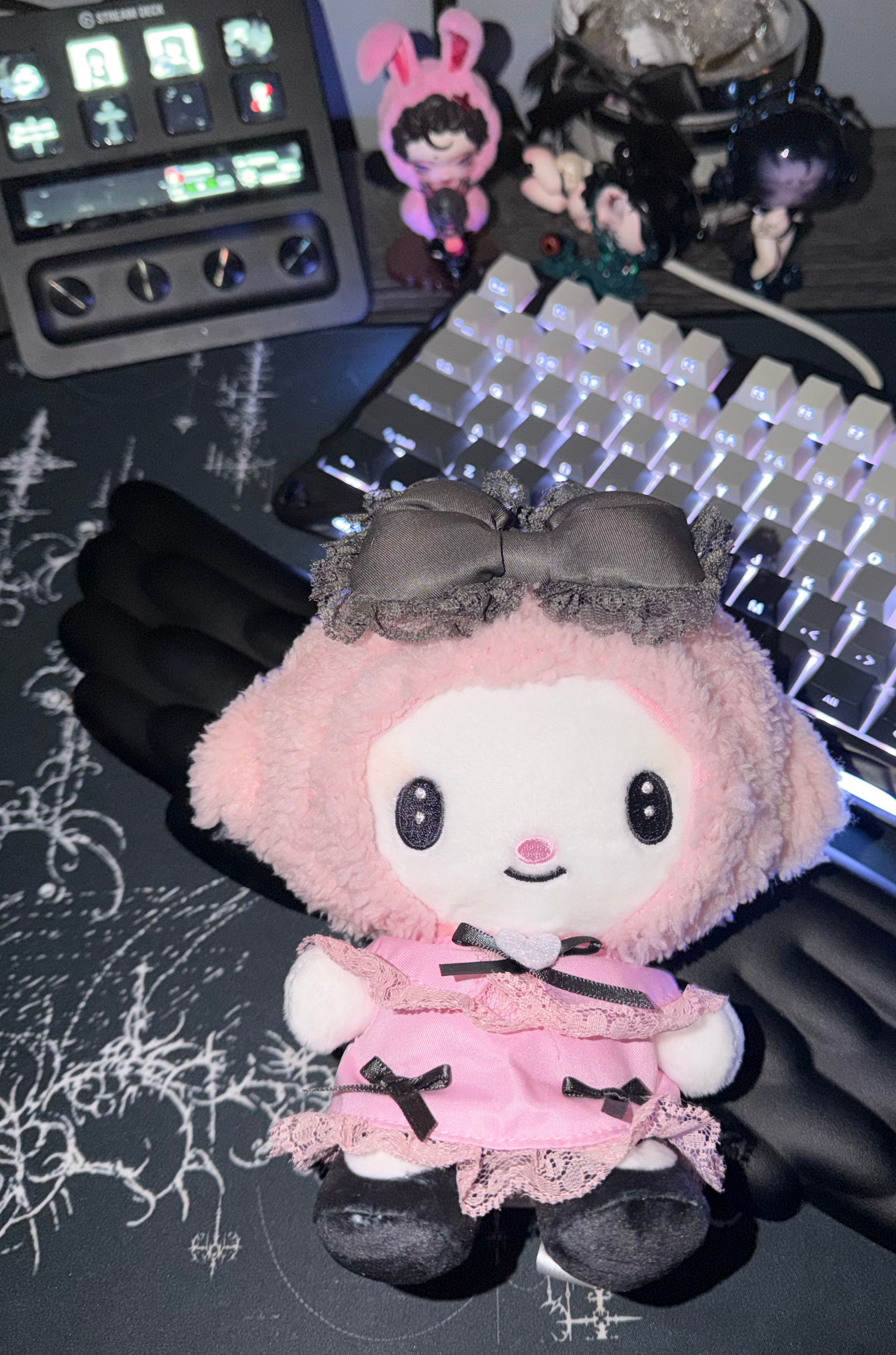 <3