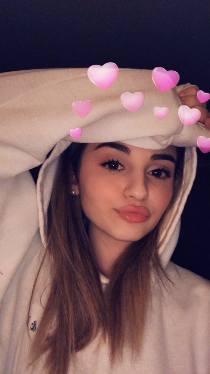 Here is ur fav girl 👀