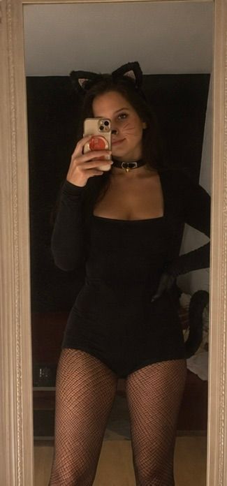 Trick or treat? im ready for hallooooween 🎃👻✨🖤