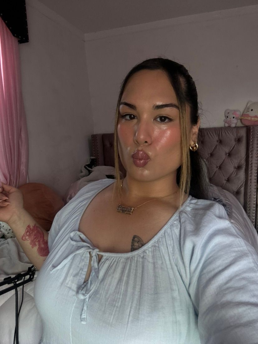 Online and taking orders right now! 💕 Message me!