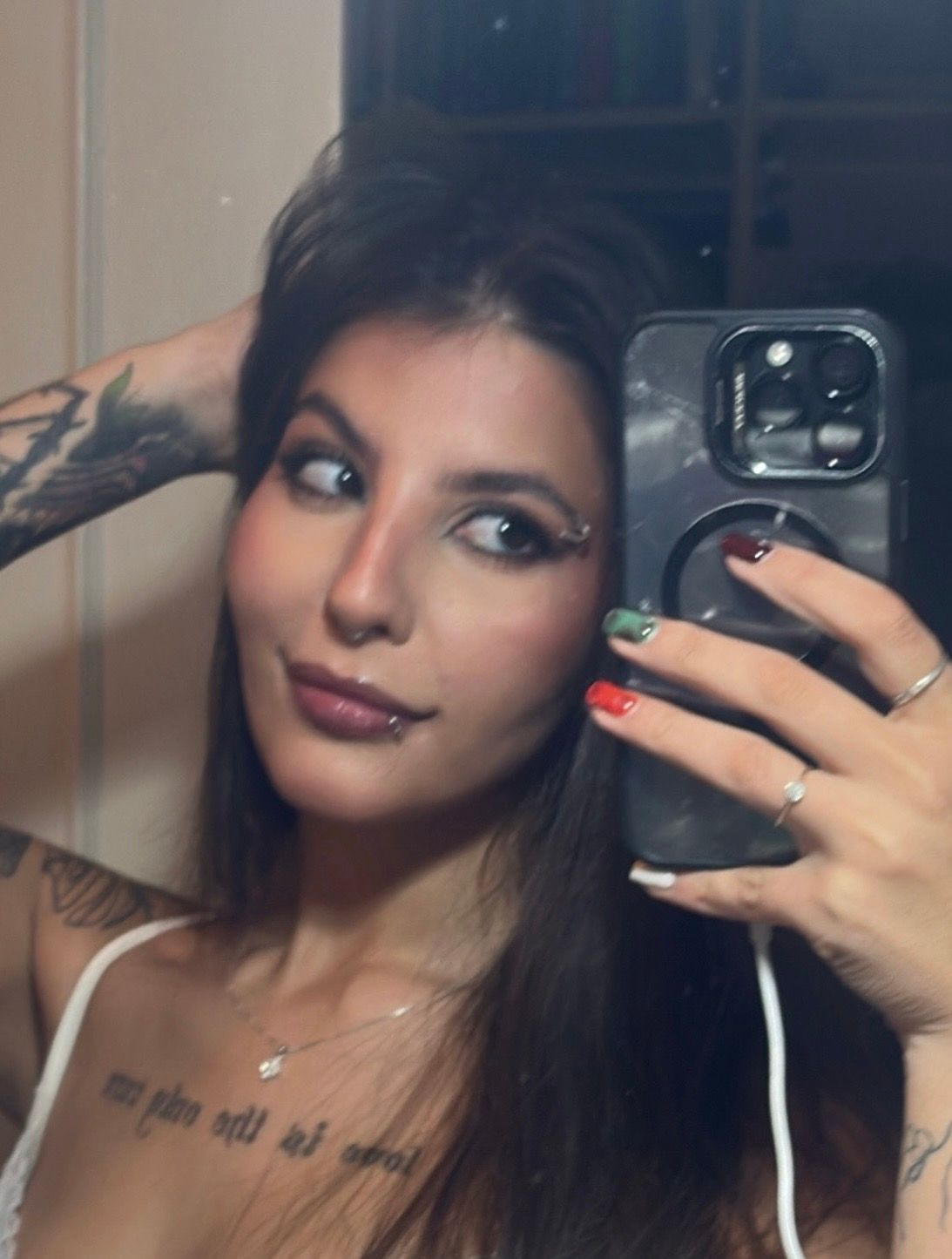 💋🫣