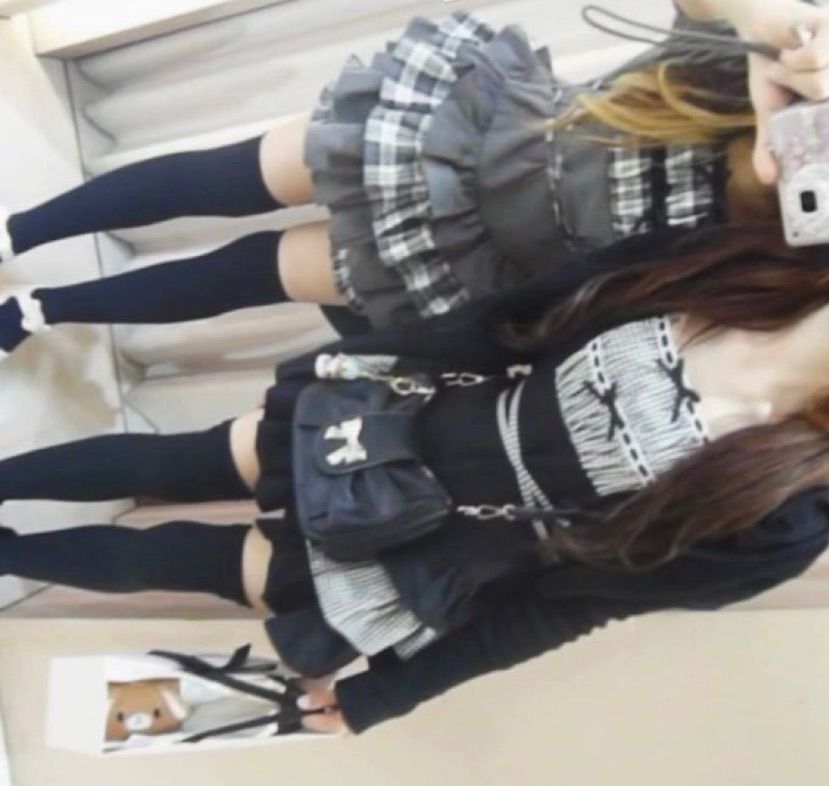 <3