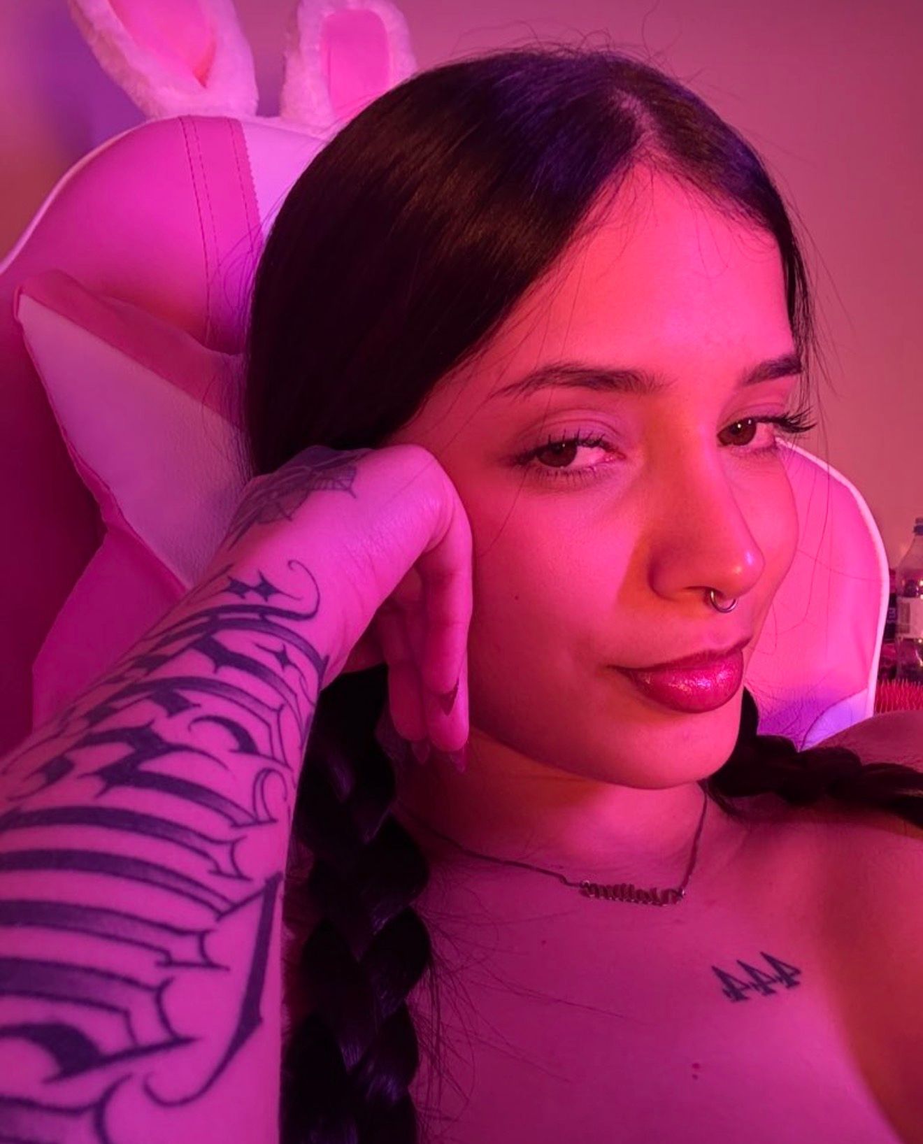 Pics/vid or vidchat?