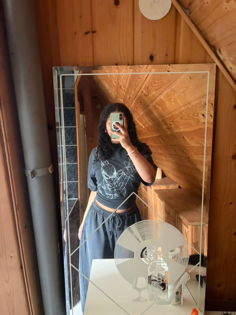 available for pics & vids <3