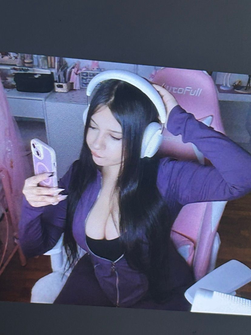 doing vidcalls today >_<