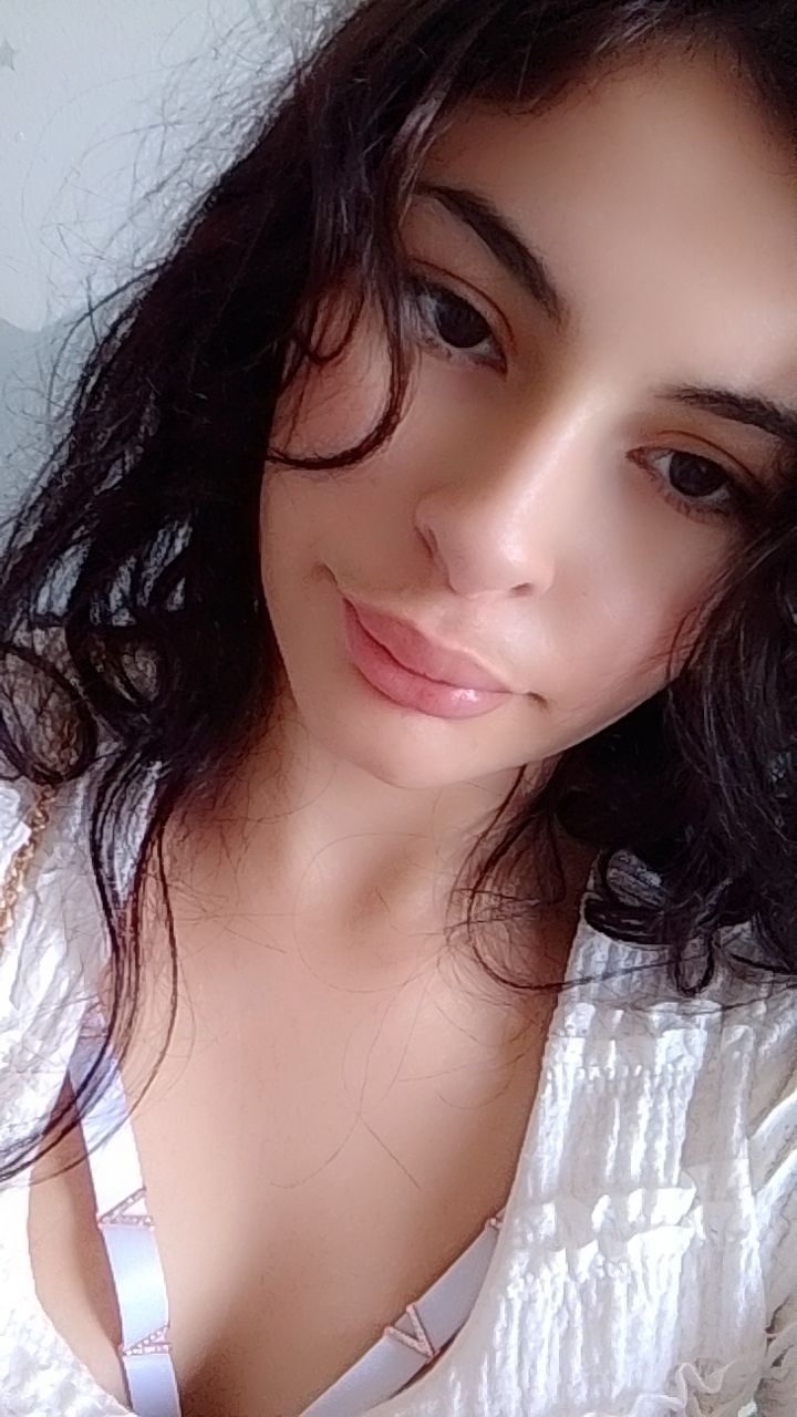 hiii text me :3