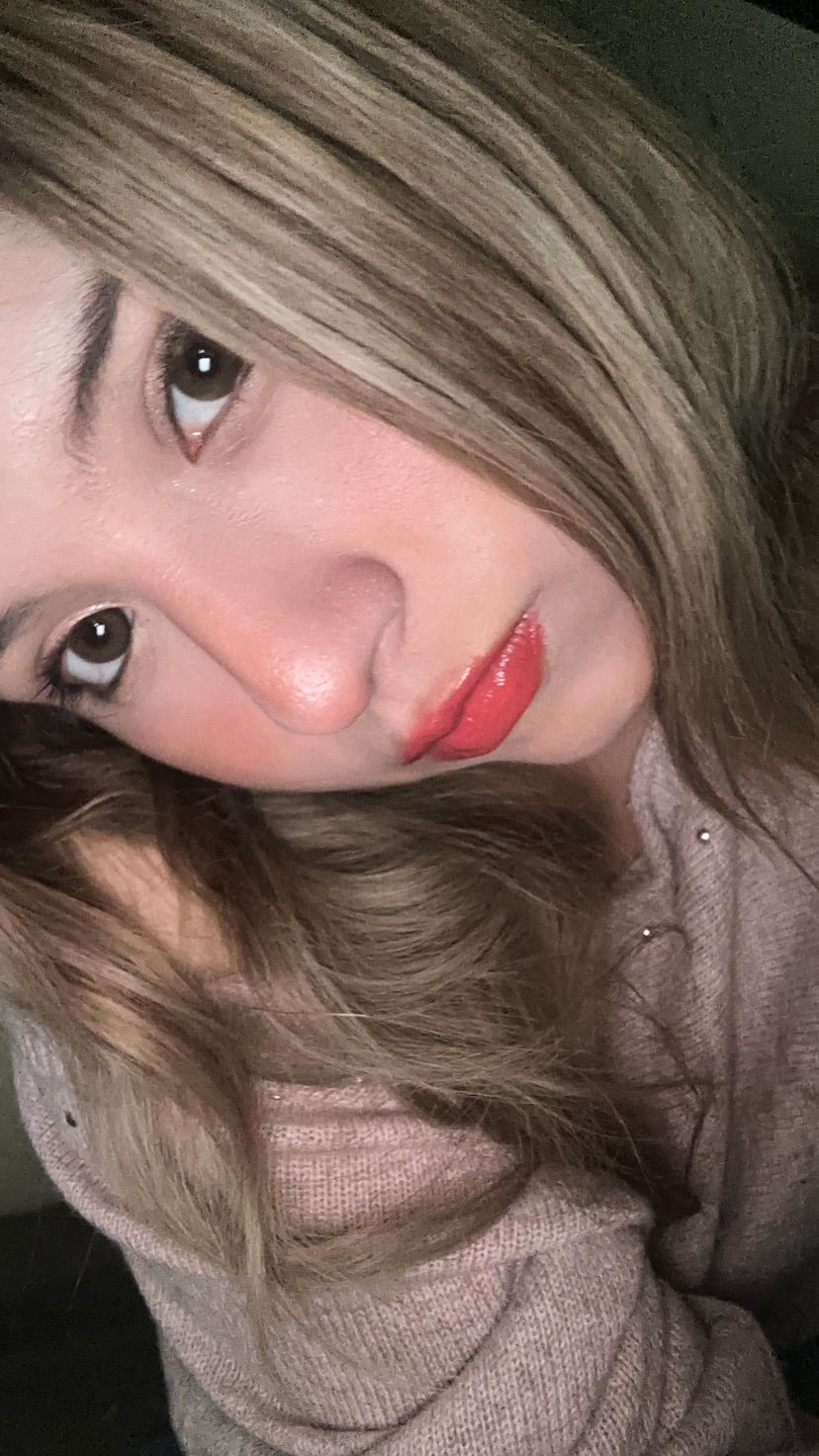 hi >< , vienes conmigo?